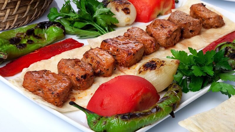 Vorspeisen mit Kebab zubereiten