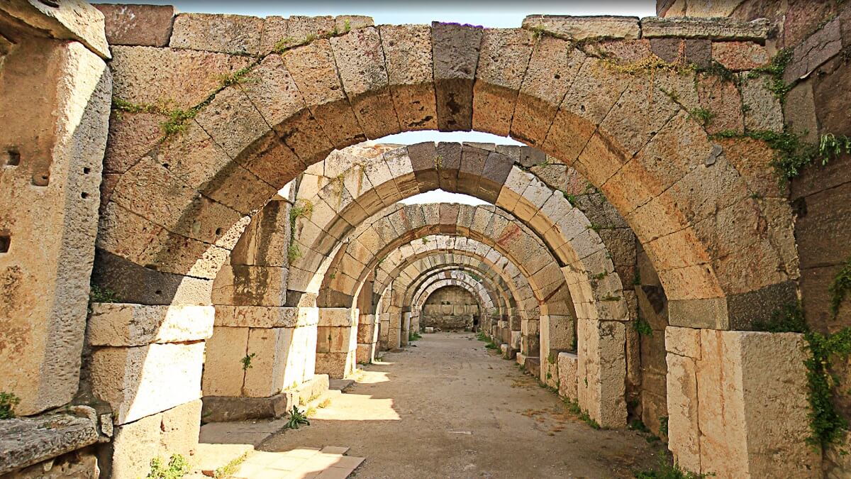 Antike Stadt Smyrna und Agora (Smyrna Agorası)