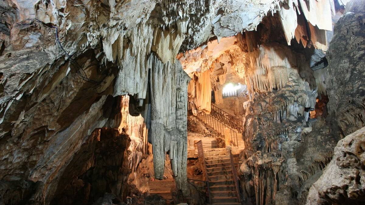 Kosekbuku-Höhle (Köşekbükü Mağarası)